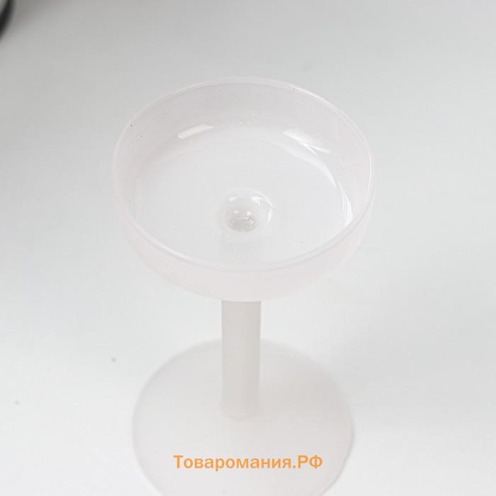 Стеклянный подсвечник на 1 свечу «Высокая ножка», белый, d до 6 см, 10.5×6×6 см