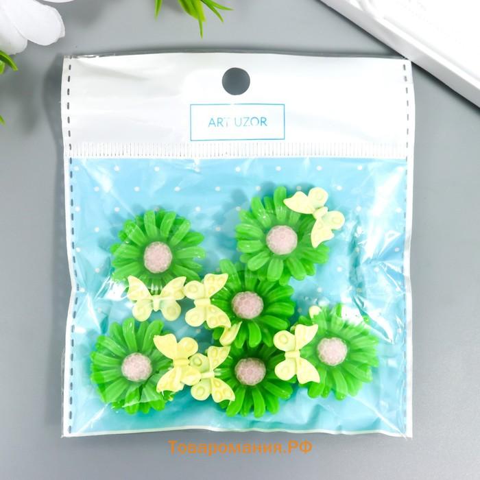 Декор для творчества пластик "Ромашка и бабочка" зелёный 3,1х2,8 см