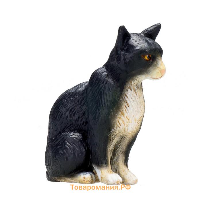 Фигурка Konik «Кошка, чёрно-белая (сидящая)»