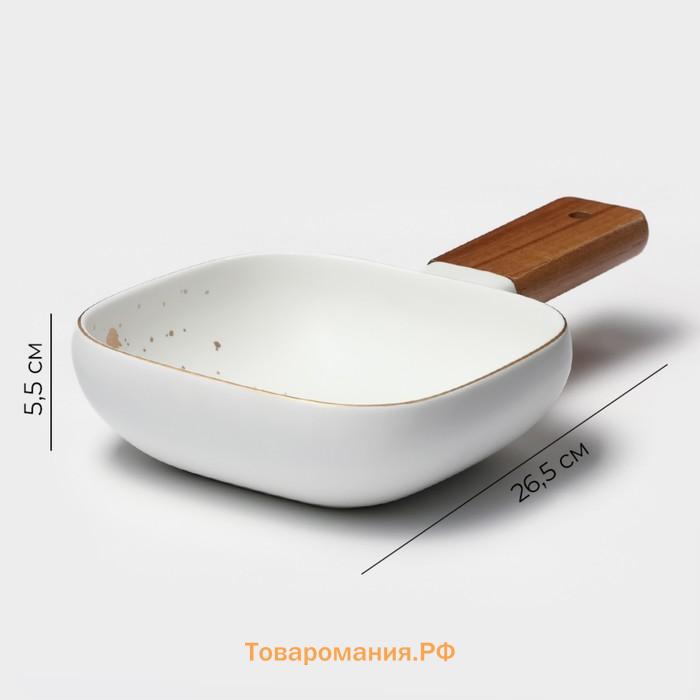 Блюдо для подачи с деревянной ручкой Magistro, 15×15 см, фарфор, белое