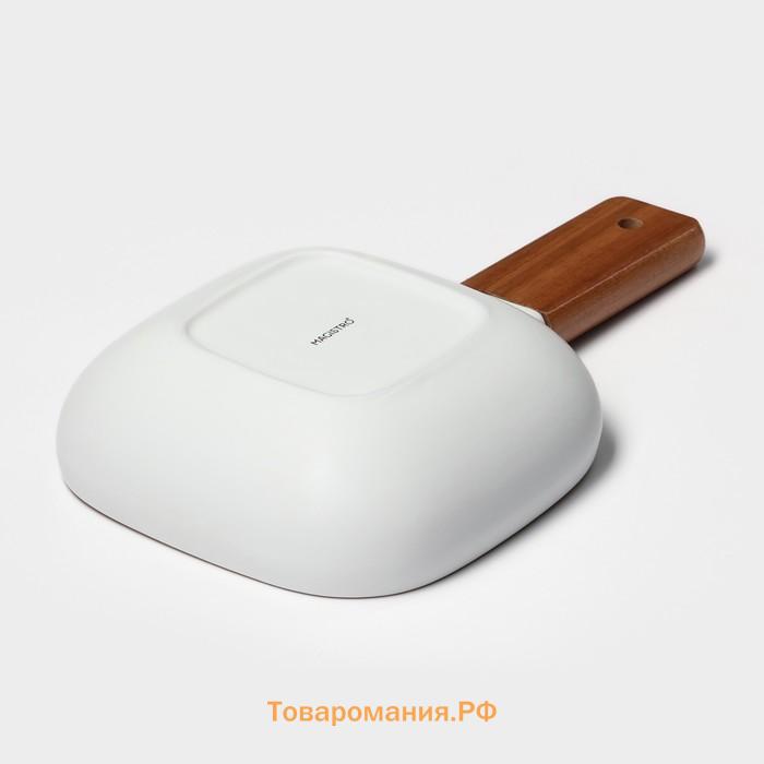 Блюдо для подачи с деревянной ручкой Magistro, 15×15 см, фарфор, белое